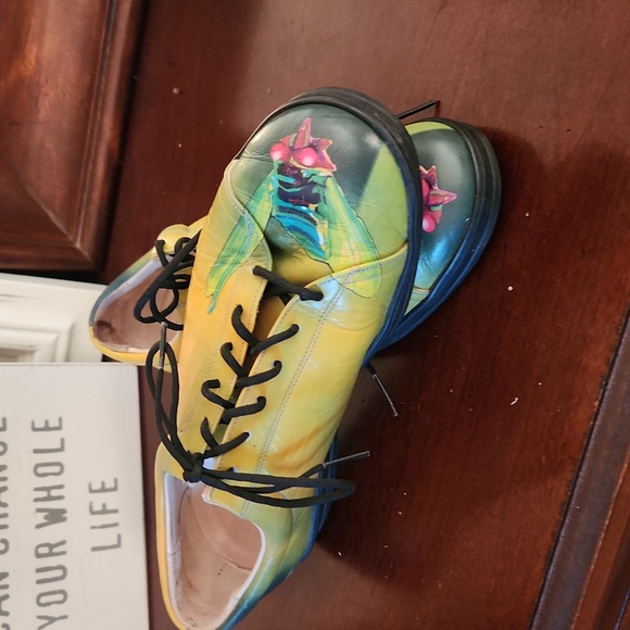 Vintage Art Sneakers by ICON April Greiman Designer (BUG PRINT) Women Sz. 6 - Picture 4 of 5